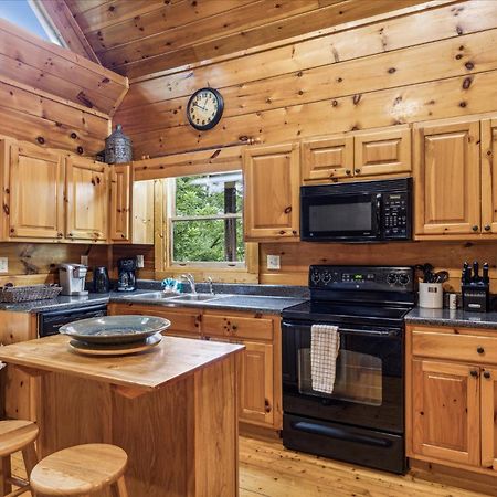 Brave Eagle Cabin Сивиървил Екстериор снимка