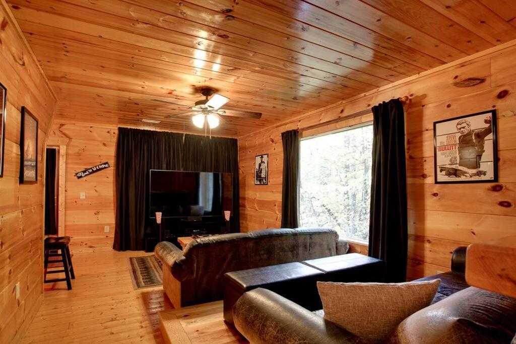 Brave Eagle Cabin Сивиървил Стая снимка